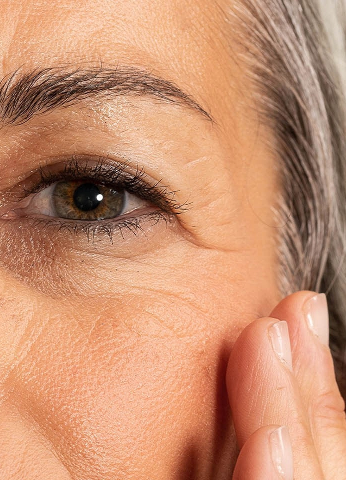 Quel est le meilleur contour des yeux après 50 ans ?